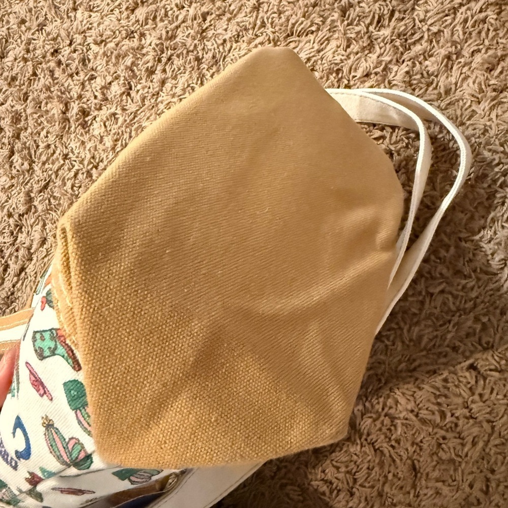 Aeropostale Tan and Cream Tote with Graphics - Picture 5 of 7